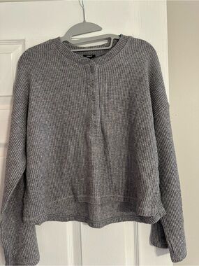Express Gray Waffle-Knit Henley Long Sleeve Top